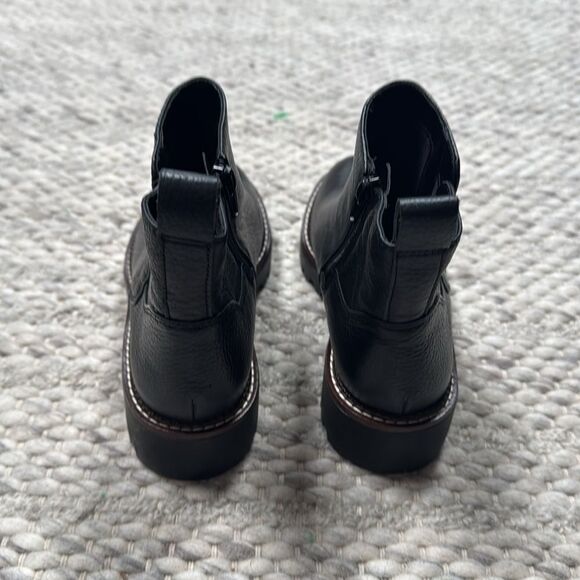 Nordstrom’s Miller 2 Water Resistant Black Leather Lug Sole Ankle Boot 5.5 - Picture 4 of 7